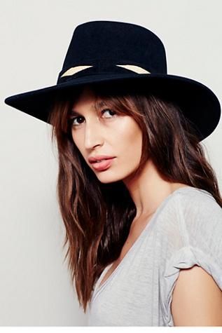 'ale By Alessandra Womens Cobra Felt Matador