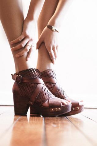 Fp Collection Womens Rendering Crochet Clog