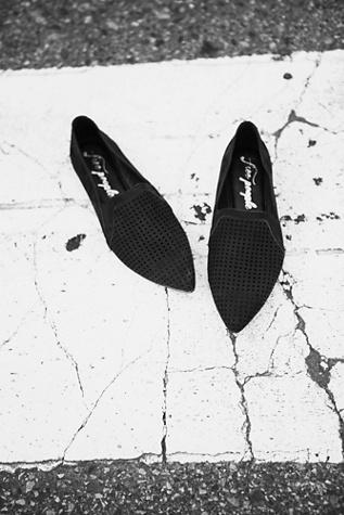 Fp Collection Womens Knox Pointed Flat