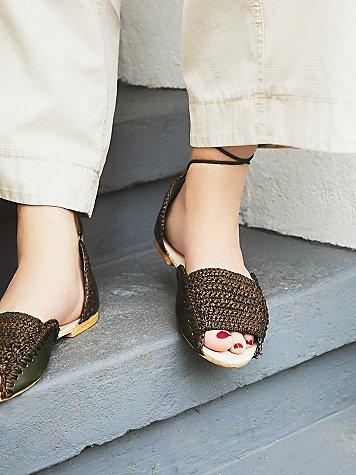 Beaumont Woven Flat By Fp Collection