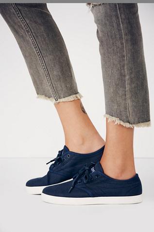 Movmt Womens Marcos Sneaker
