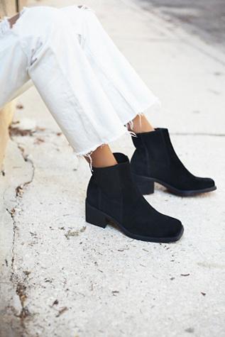 Naya Womens Reviver Ankle Boot