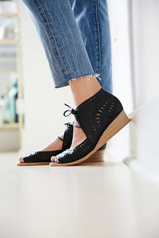 Jeffrey Campbell Womens Serena Mini Wedge
