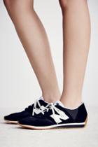 New Balance Womens 320 Heritage Classic Trainers