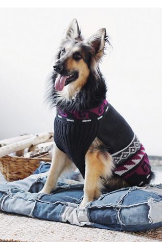 Peruvian Trading Co Womens Fairisle Dog Sweater