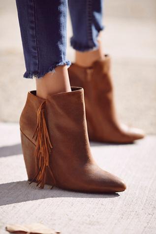 Charles David Womens Midnight Moves Fringe Boo