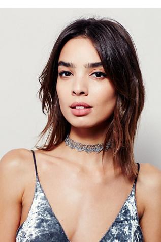 Regal Rose Womens Aris Lace Choker