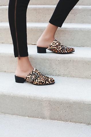 Night Walker Womens Empire Flat