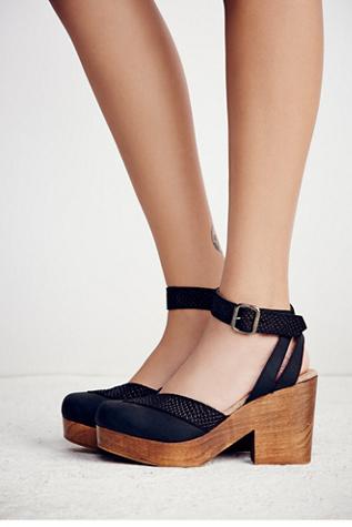 Fp Collection Womens Walk This Way Clog