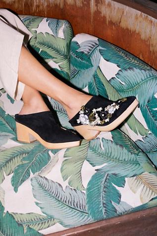 Jeffrey Campbell Womens Victory Embroidered Clog