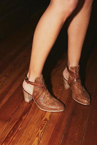 Ducanero Womens In The Clear Ankle Boot