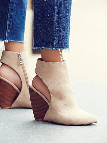 Charles David West Coast Wedge