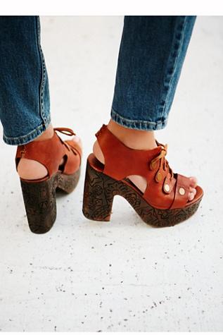 Fp Collection Womens Farrah Clog
