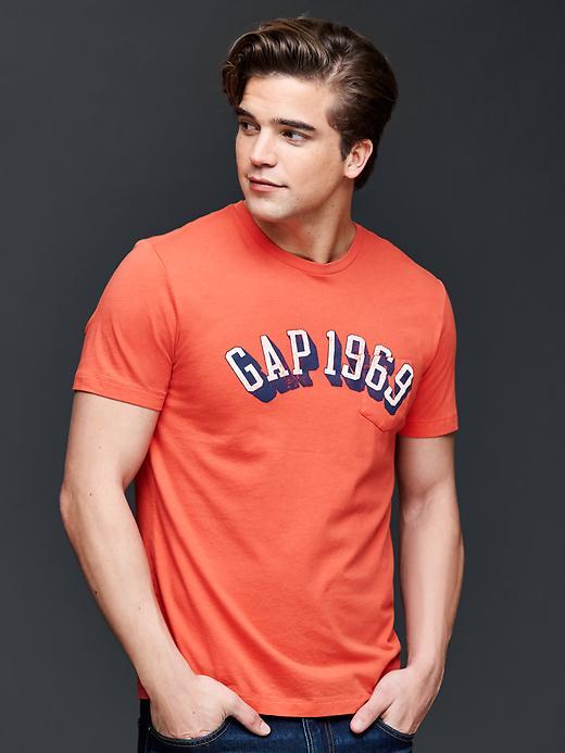 Gap Men Shadow Logo Pocket T Shirt - Fire Coral