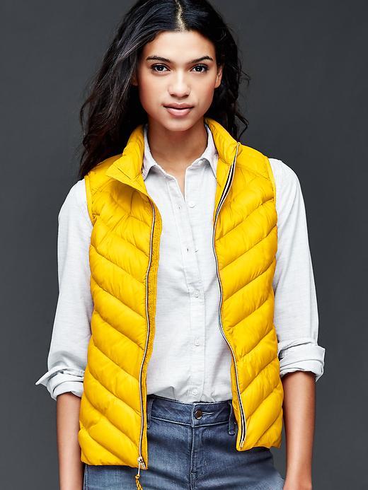 Gap Women Coldcontrol Lite Puffer Vest - Pale Gold