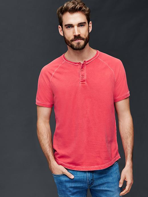 Gap Men Vintage Wash Short Sleeve Henley - Weathered Red
