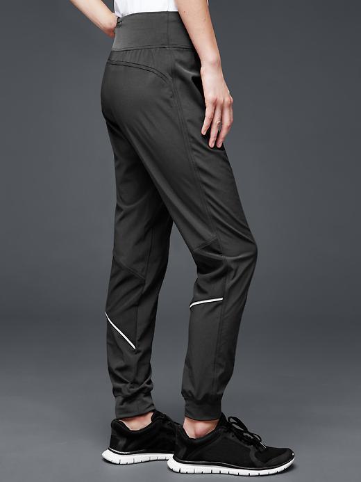 Gap Women Gapfit Woven Street Joggers - True Black