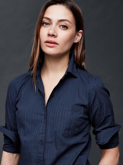 Gap Women Dobby Stripe Fitted Boyfriend Shirt - True Indigo