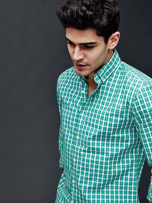 Gap Men True Wash Mini Plaid Slim Fit Shirt - Gum Drop