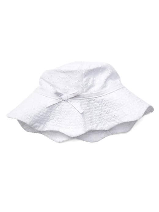 Gap Eyelet Scalloped Bucket Hat - White