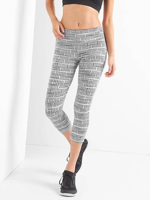 Gap Women Gfast Checkered Jacquard Capris - Black & White Jacquard