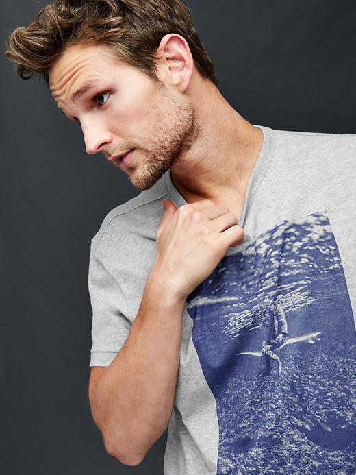 Gap Men X Bielmann Sitting Surfer Graphic Tee - Heather Grey