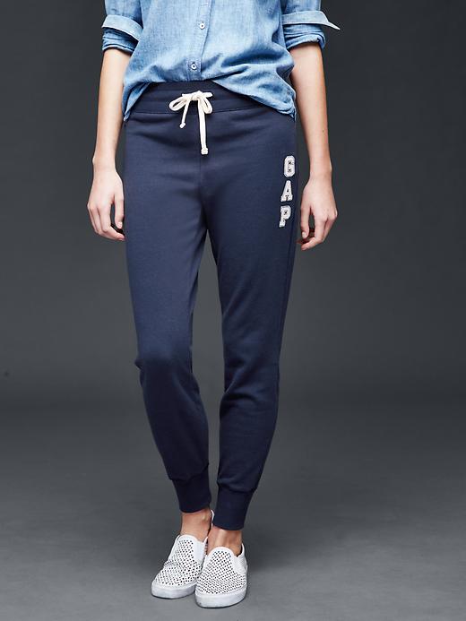 Gap Women Classic Logo Joggers - Light Heather Gray