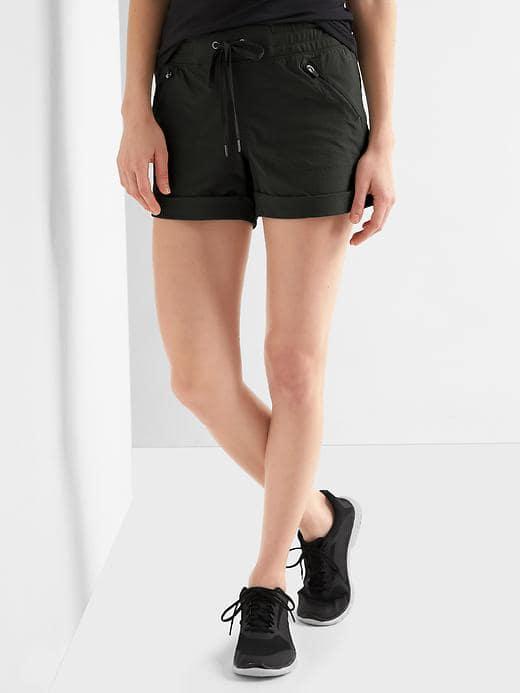 Gap Women Rec Tech Hiking Shorts - Black