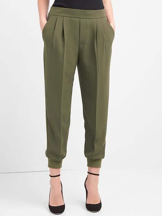 Gap Women Crepe Pleated Joggers - Black Moss