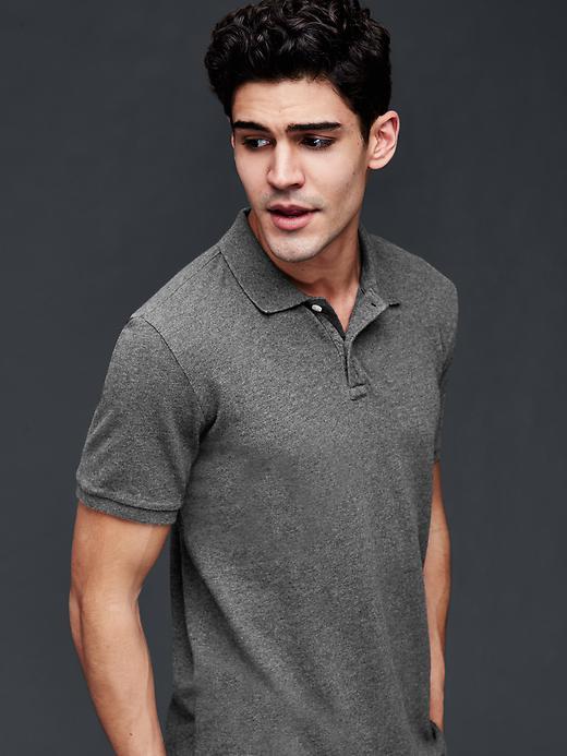 Gap Men Solid Pique Polo - Charcoal Gray