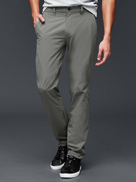 Gap Men Performance Khaki Slim Fit - Pavement