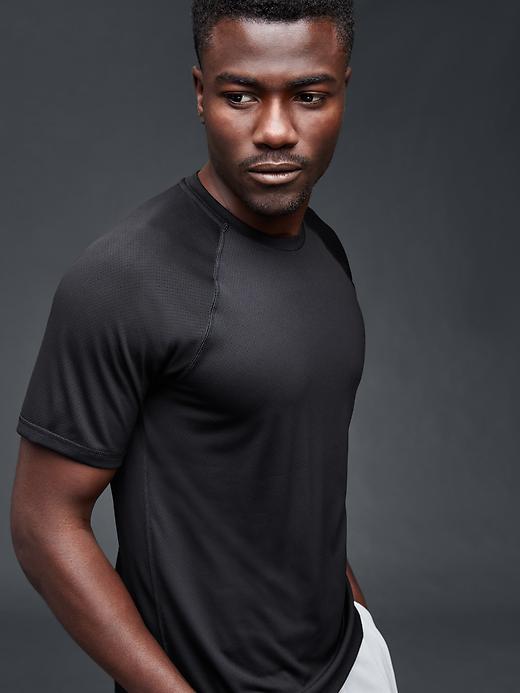 Gap Men Ventilation Crewneck T Shirt - True Black