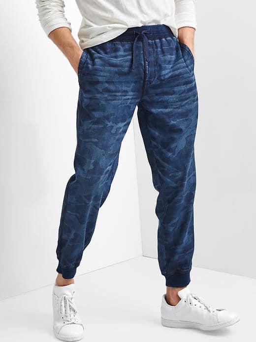 Gap Men Camo Denim Joggers - Blue Camo