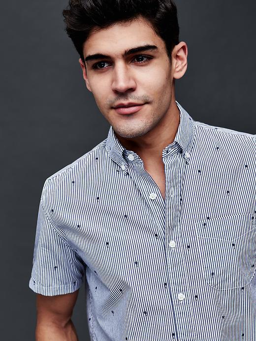 Gap Men True Wash Palm Stripe Short Sleeve Standard Fit Shirt - Comet Blue