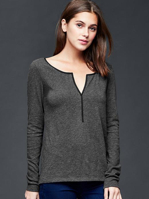Gap Women Heather Split Neck Tee - Charcoal