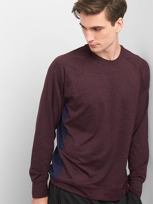 Gap Men Brushed Tech Jersey Raglan Sweatshirt - Pinot Noir