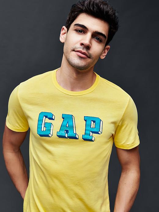 Gap Men Block Logo T Shirt - Yellow Jacket