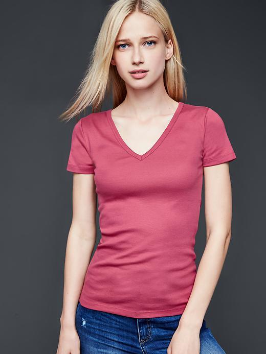 Gap Women Modern V Neck Tee - Raspberry Glaze