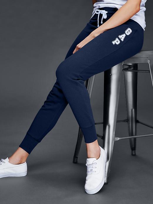 Gap Women Classic Logo Joggers - True Indigo