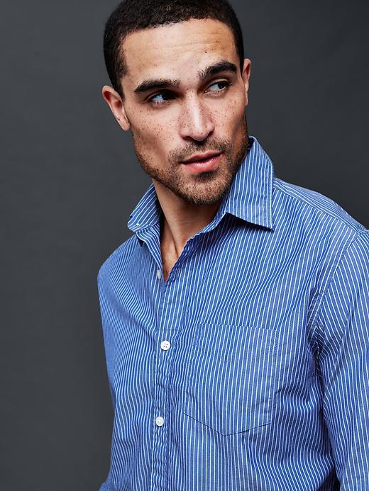 Gap Men True Wash Pinstripe Standard Fit Shirt - Brillant Blue