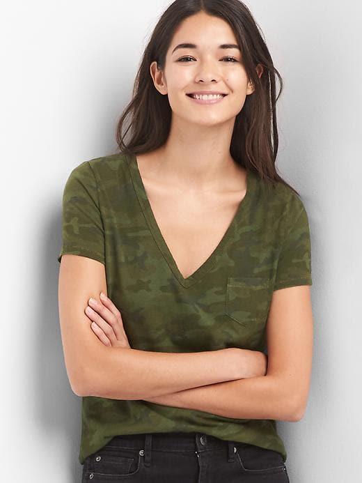 Gap Women Short Sleeve Camo Vintage V Neck - Green Camo