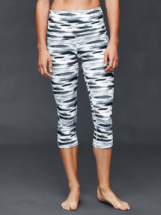Gap Women Gapfit Blackout Technology Barre Gfast High Rise Capris - Black/white Print