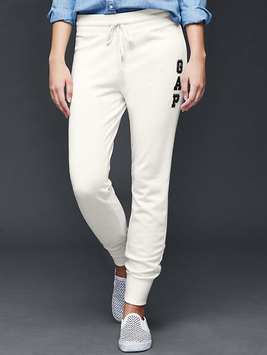 Gap Women Classic Logo Joggers - Chalk