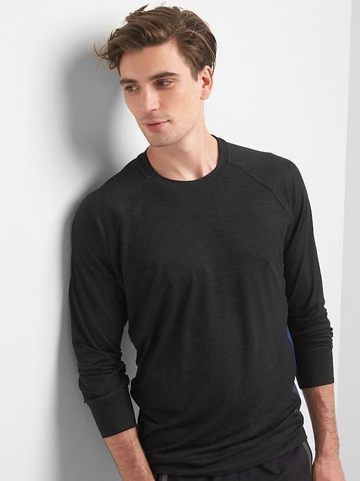 Gap Men Brushed Tech Jersey Raglan Sweatshirt - Black