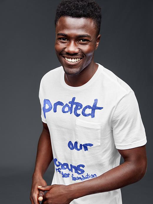 Gap Men Tailgate Surfrider Protect Our Oceans Graphic T Shirt - White