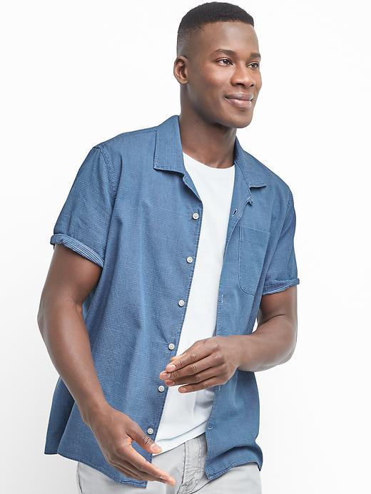 Gap Men Dobby Dot Short Sleeve Shirt - Light Indigo