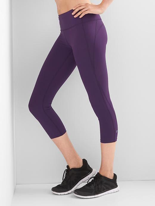 Gap Women Gfast Sprint Tech Capris - Deep Grape