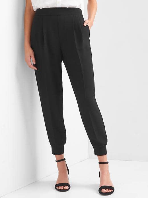 Gap Women Crepe Pleated Joggers - True Black