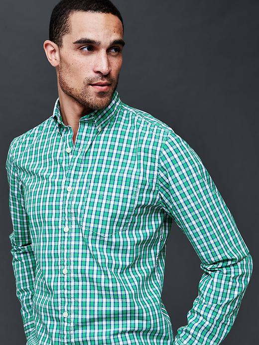 Gap Men True Wash Mini Box Plaid Standard Fit Shirt - Gum Drop