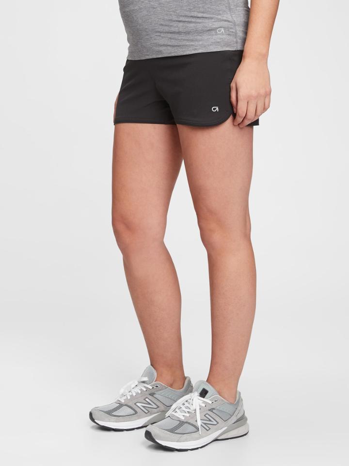 Maternity Gapfit 3.5 Running Shorts